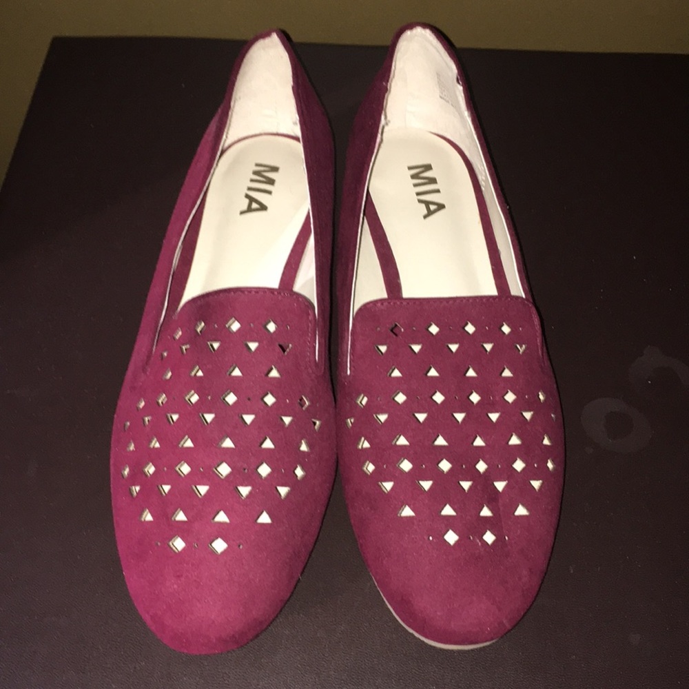 🧡💛 Hot Pick 🧡💛 MIA shoes (burgundy/wine) suede